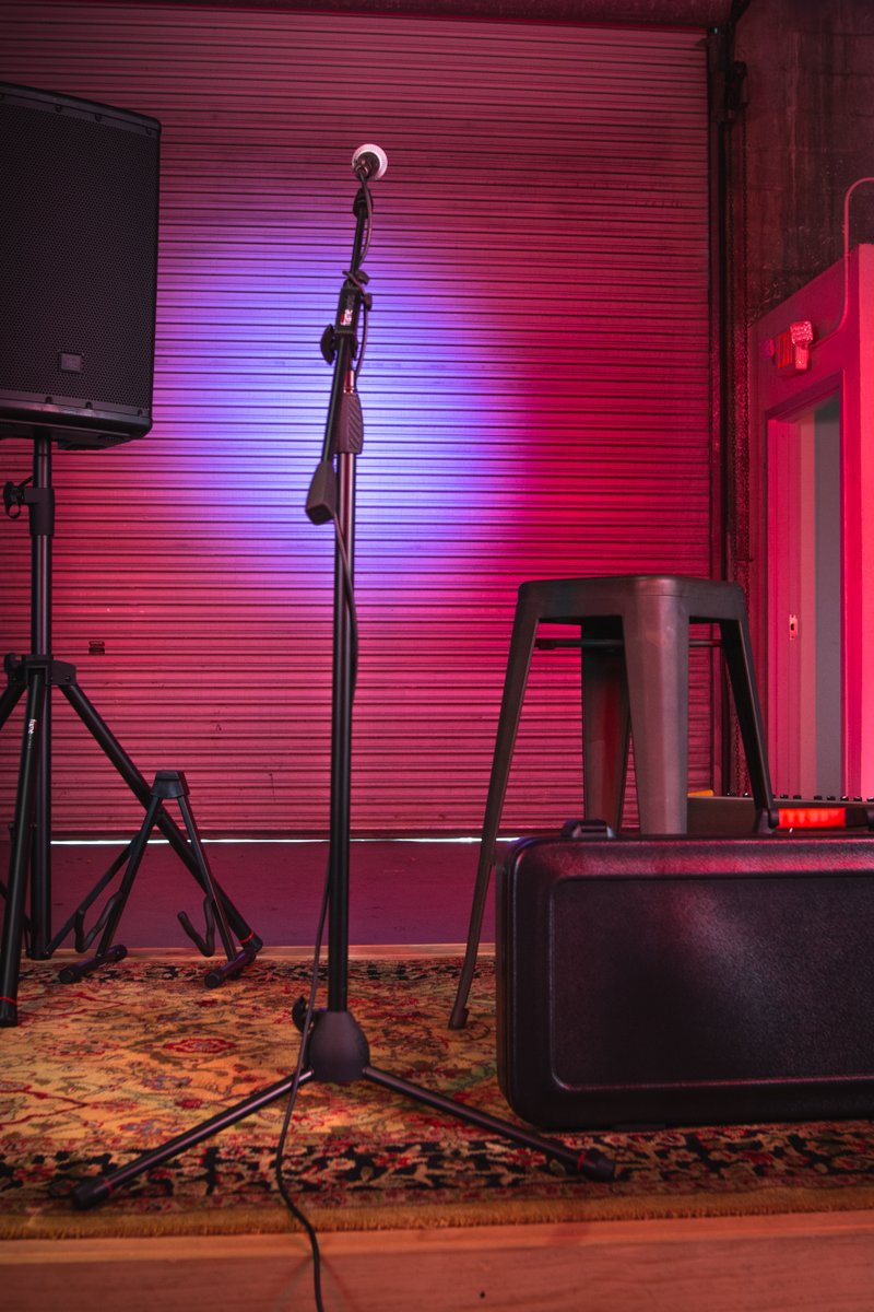 Frameworks Tripod Mic Stand with Single Section Boom and Standard Twist Clutch