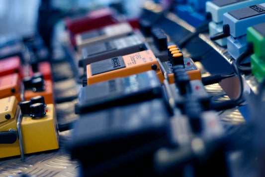 The Ultimate Guide to Pedalboards: Choosing Between Individual Pedals and Multi-Effects Units