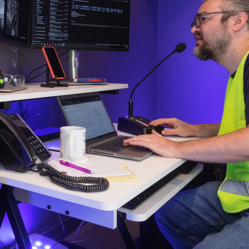 OS WS7500W SM WorkstationP65 Reach White