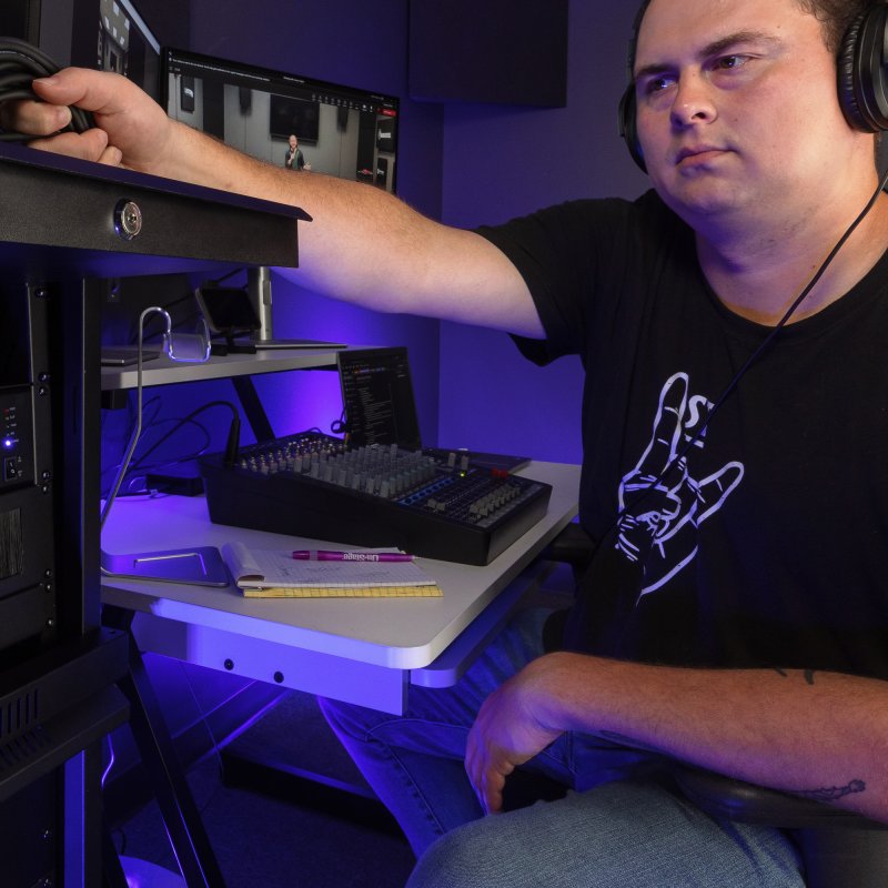 OS WS7500W SM WorkstationP65 Reach White