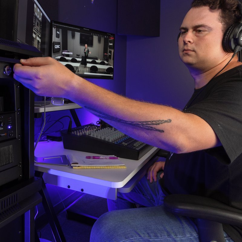 OS WS7500W SM WorkstationP65 Reach White