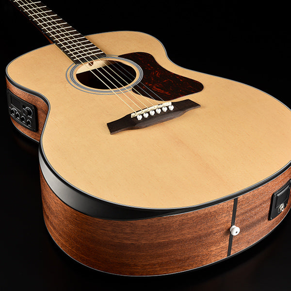 G550RE Natura Solid Spruce Top Armrest Grand Auditorium Acoustic-Electric - Open Pore Satin Natural